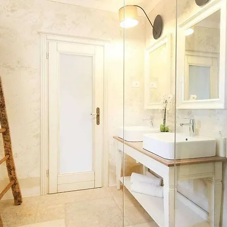 Villa Benvenuti With Heated Pool Kaldir