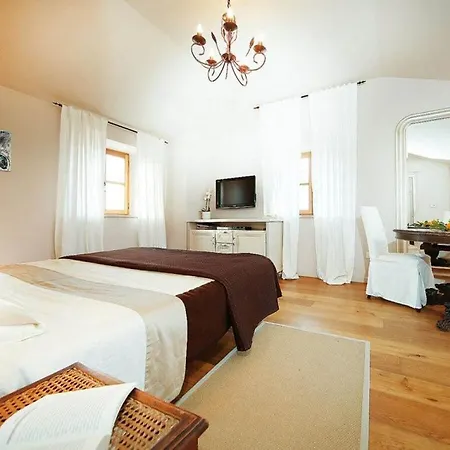 Villa Benvenuti With Heated Pool