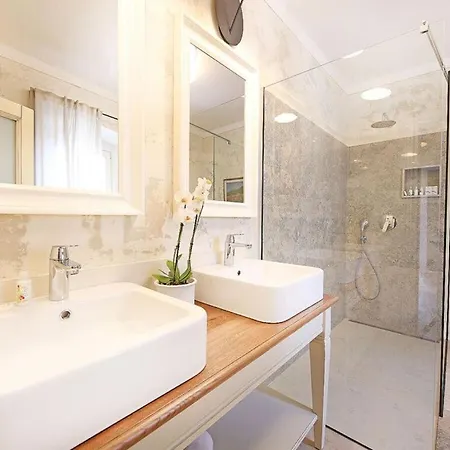 Benvenuti With Heated Pool Villa Kaldir
