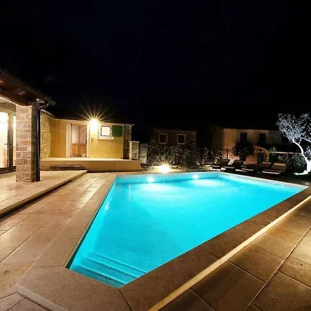 Benvenuti With Heated Pool Villa *