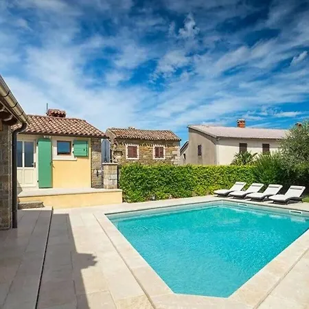 Benvenuti With Heated Pool Villa *