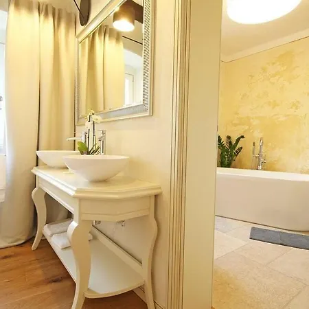 Villa Benvenuti With Heated Pool Kaldir