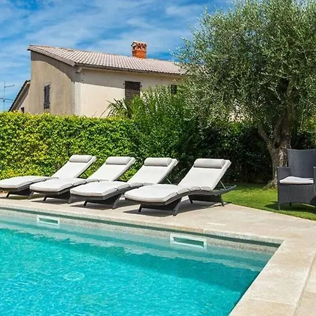 Benvenuti With Heated Pool Kaldir