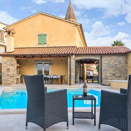 Benvenuti With Heated Pool Villa