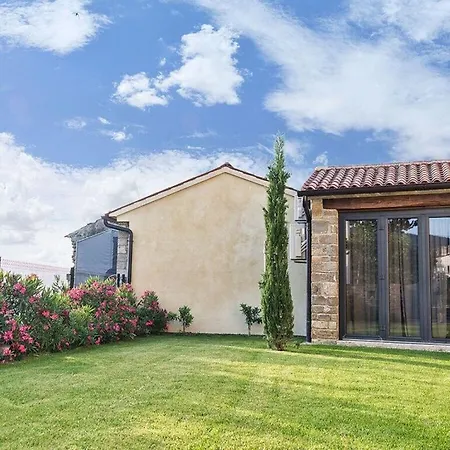 Benvenuti With Heated Pool Villa *