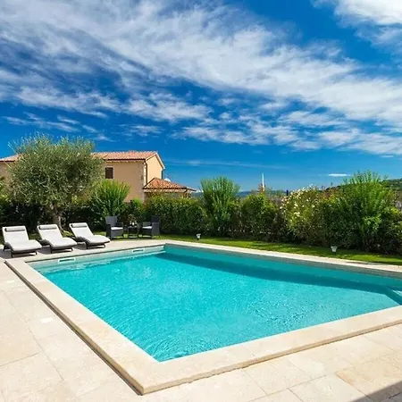 Benvenuti With Heated Pool Villa